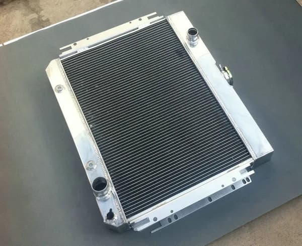 Radiator, legering av aluminium, passar L6 V8-modeller
