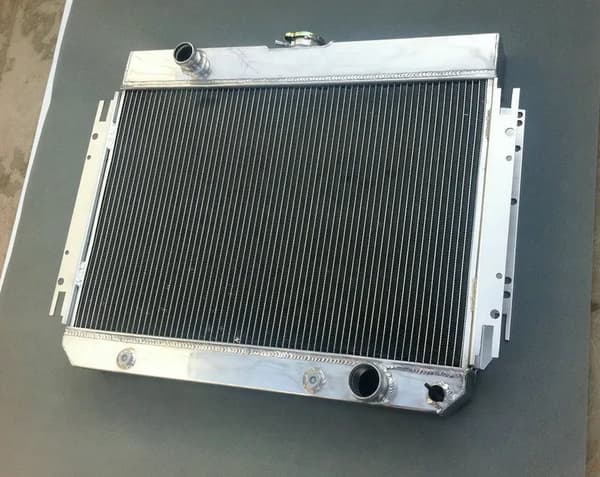 Radiator, legering av aluminium, passar L6 V8-modeller