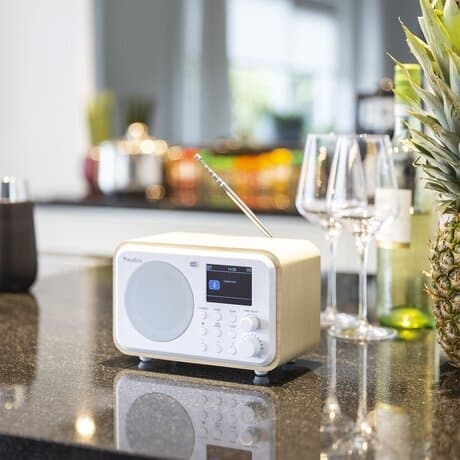 Audizio Milan bärbar DAB-radio med Bluetooth, FM-radio och batteri - vit färgad
