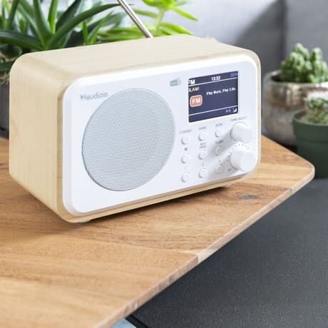 Audizio Milan bärbar DAB-radio med Bluetooth, FM-radio och batteri - vit färgad