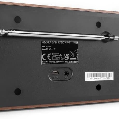Novara dab+ stereo radio trä