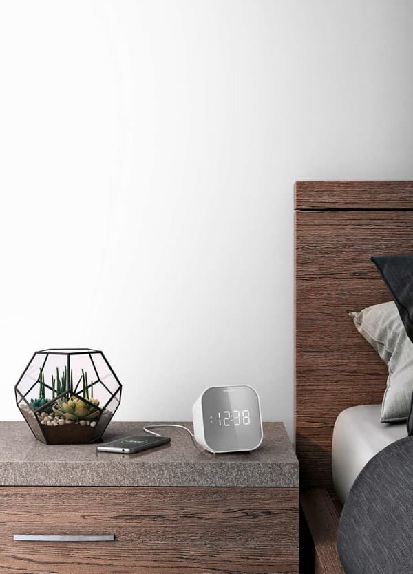 Philips vækkeur med radio, radio med spejldisplay, digital radio med dobbeltalarm, sleep-timer og snooze-funktion, bærbar med batteribackup, radio med