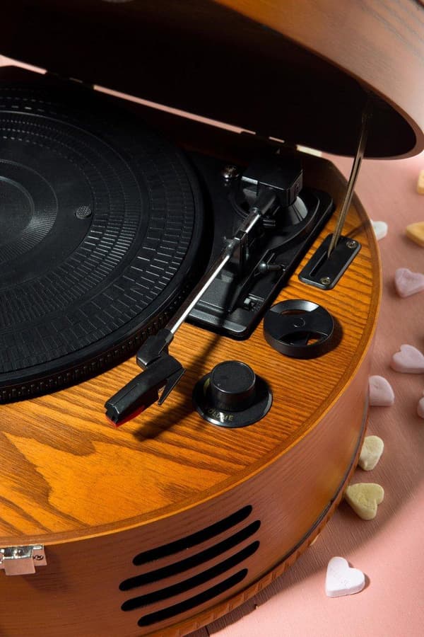 Classic Phono TT-34 - Skivspelare med 2 inbyggda högtalare - Brun
