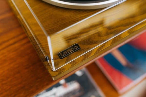 Lenco LS-55WA - Pladeafspiller med Bluetooth, USB, MP3 - indbyggede højtalere - Træ