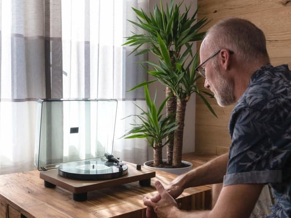 Lenco LS-50WD - Levysoitin sisäänrakennetuilla kaiuttimilla, USB-koodauksella ja ylimääräisellä neulalla - Puu