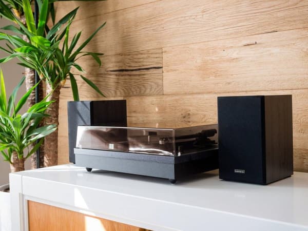 Lenco LS-300BK - Pladeafspiller med to højtalere og Bluetooth - Sort