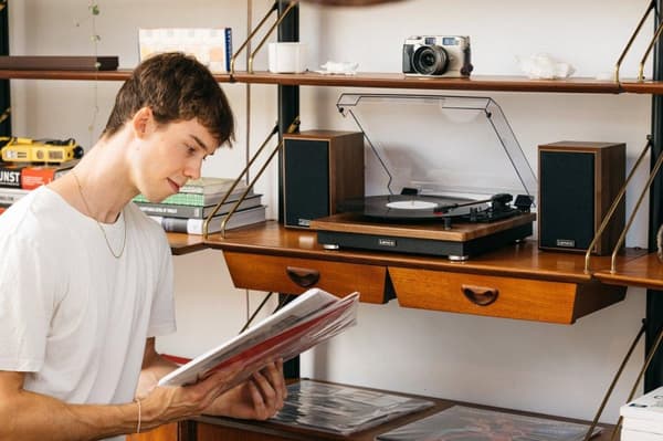 Lenco - LS-100WD - Skivspelare med Bluetooth - Inklusive högtalare - Stereo - Trä