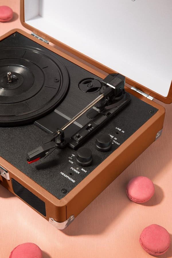 Classic Phono TT-10 - Pladespiller med 2 indbyggede højtalere - Brun