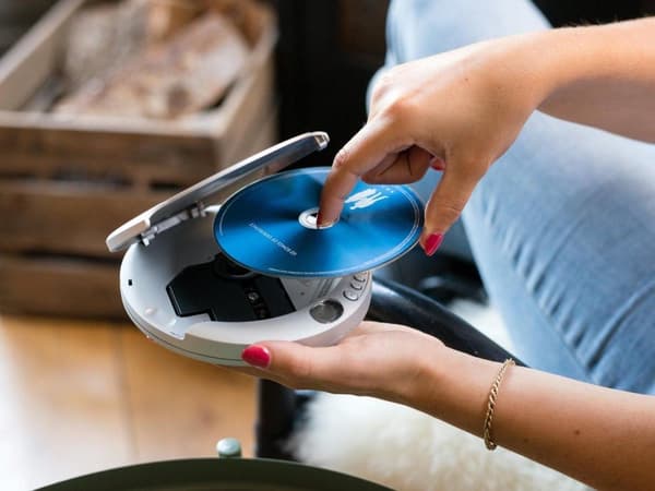 Lenco CD-201SI - Discman MP3- ja iskusuojauksella - hopea