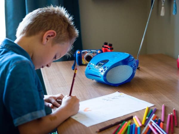 Lenco SCD-24 Kids - Radio CD-afspiller med AUX-udgang og klistermærkesæt - Blå