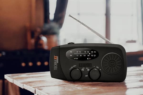 Technaxx TX-238 Emergency Radio AM, FM Emergency Radio Håndsving, Solpanel, Lommelygte, Genopladelig Sort