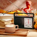 Miniatyrbild 1 av 5: AM/FM-radio med teleskopantenn och jack-ingång