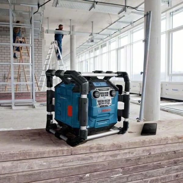 Byggradio - BOSCH - GPB 18V-5 C - Bluetooth - FM - 4 högtalare 20W