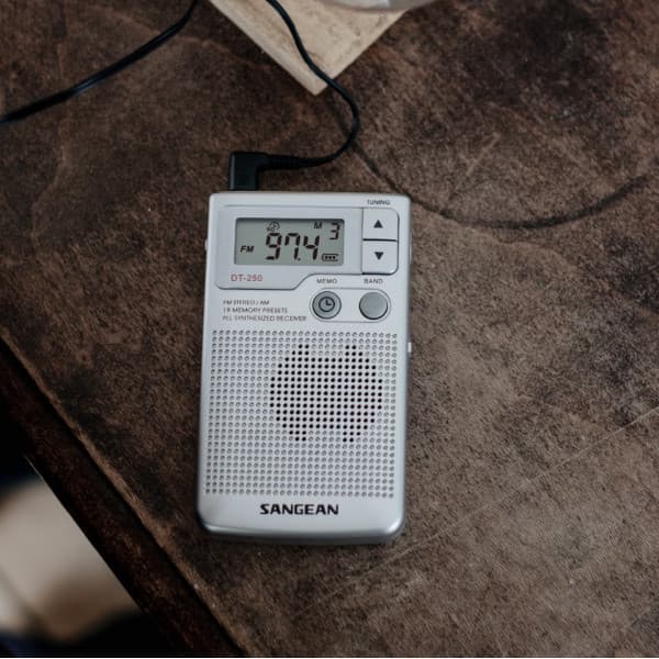 Sangean DT-250 digitaalinen taskuradio