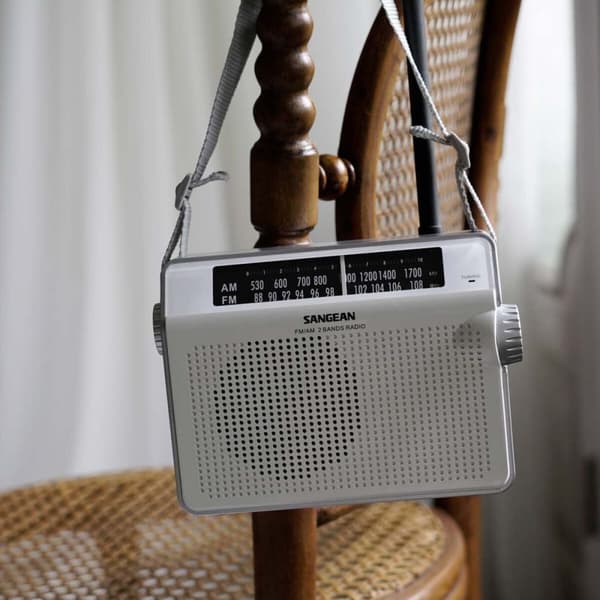 Radio AM/FM Sangean Hvid