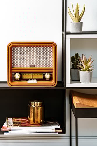 CR1188 Retro Radio