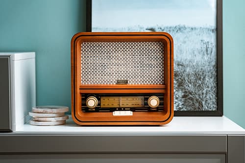 CR1188 Retro Radio