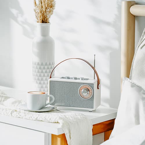 CR 1902 Vit FM-radio med Bluetooth - USB-c