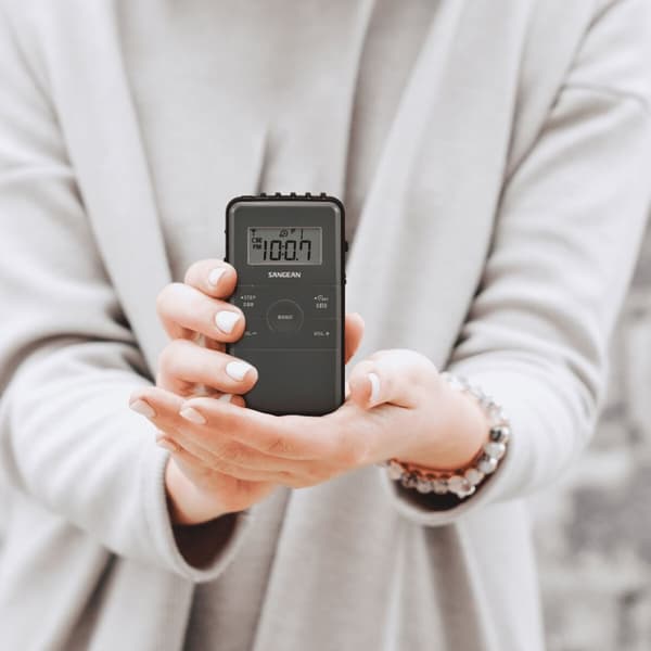 Kannettava digitaalinen radio Sangean Musta AM/FM Ladattava
