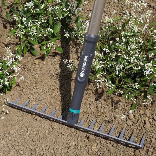 NatureLine kratta - GARDENA - FSC 100% - Handtag i bokträ - 36 cm - 14 ståltänder