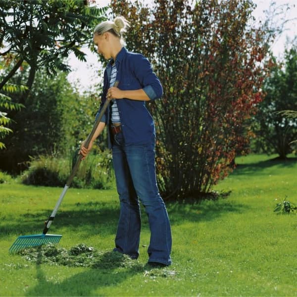 GARDENA Combisystem® Kraftkvast 43 cm - Kraftig plast - 22 pinnar - Kraftning av små gräsytor - 25 års garanti (3101-20)