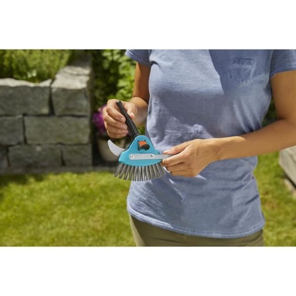 GARDENA 3-i-1 combisystem® ogräsmaskin för stigar och terrasser – Rostfritt stålblad – Solid blad – Metallborste – 25 års garanti (3608-20)