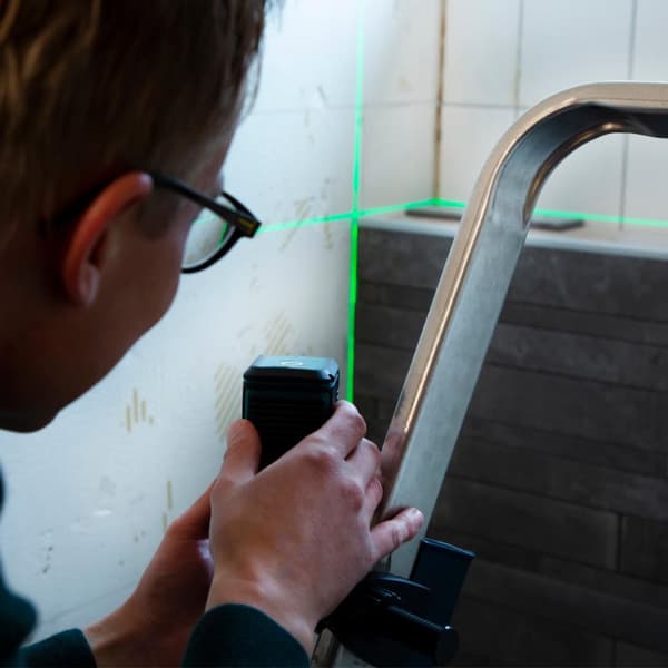 VONROC Laser 4V -  Krydslaser - Grøn - Selvnivellerende - 18 meter rækkevidde | Inkl. USB-C oplader