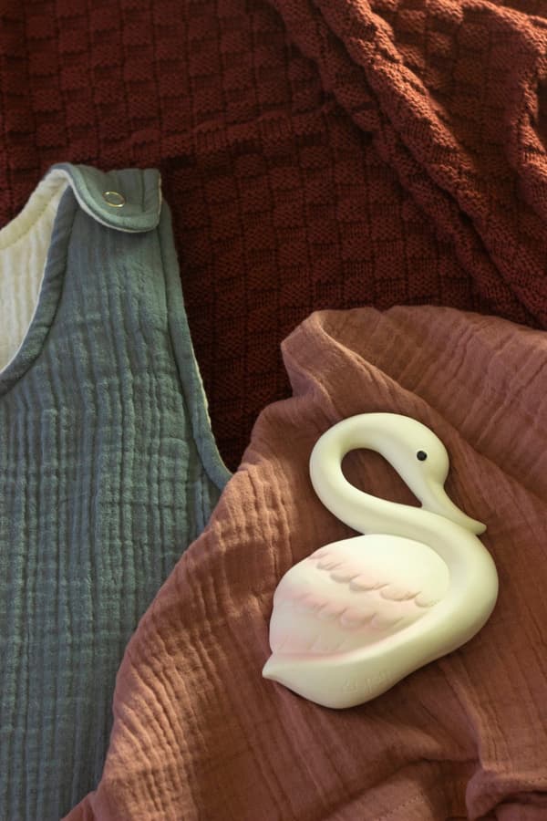 Bitlegetøj i naturgummi, Swan - Right Start