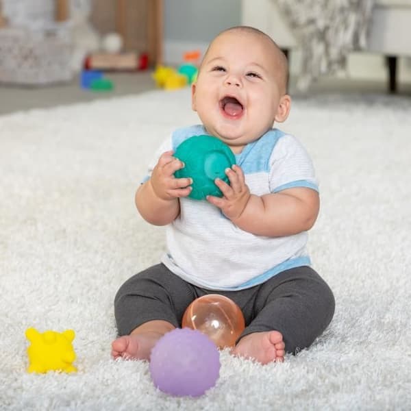 Infantino Set med 4 ljus / musikaliska sensoriska bollar