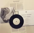 Pikkukuva 1 / 2: Carolina Falkholt - Associationsrikedom (Vinylsingle)