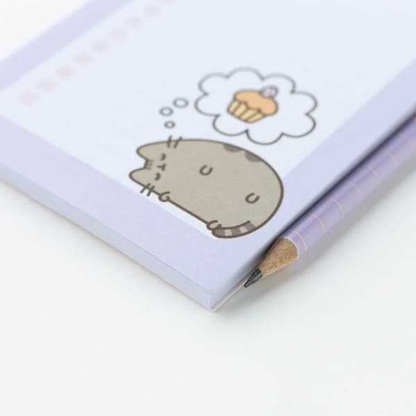 Pusheen - Anteckningsblock med kylskåpsmagnet + penna från Moments-kollektionen