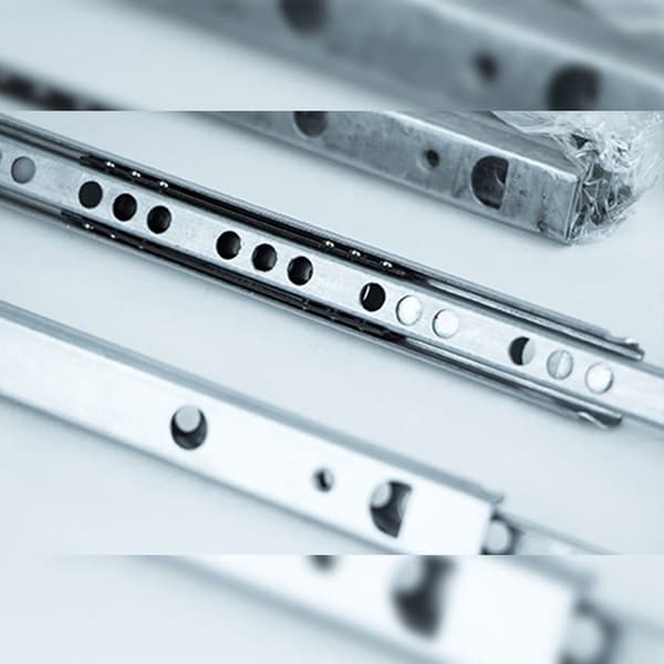 Kullagerdragningar - Emuca - 3009305 - Paket med 5 par - Zinkad stål - 17 mm höjd - 438 mm längd