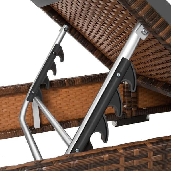 Sæt med liggestole + bord i polyrattan/aluminium - brun