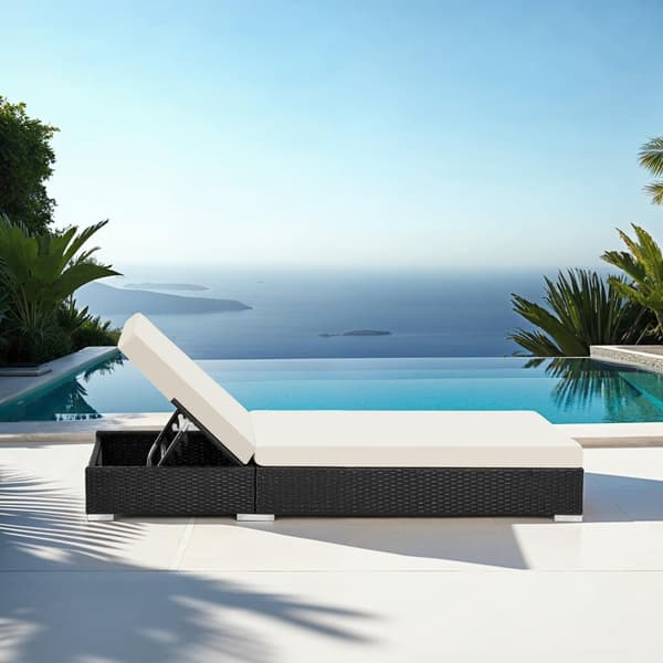 Sæt med liggestole + bord i polyrattan/aluminium - sort