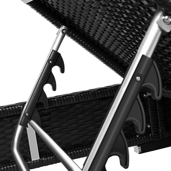 Sæt med liggestole + bord i polyrattan/aluminium - sort