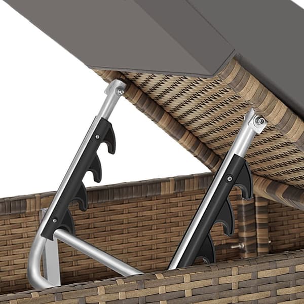 Sæt med liggestole + bord i polyrattan/aluminium - natur