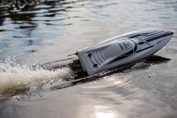 UDI Arrow RC Boat - Vit 2.4 GHz