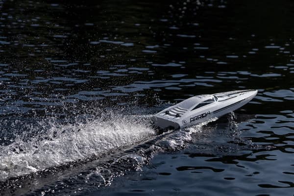UDI Arrow RC Boat - Vit 2.4 GHz