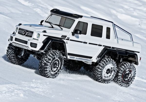 Traxxas TRX-6 Mercedes G63 AMG 6x6 RTR Hvid