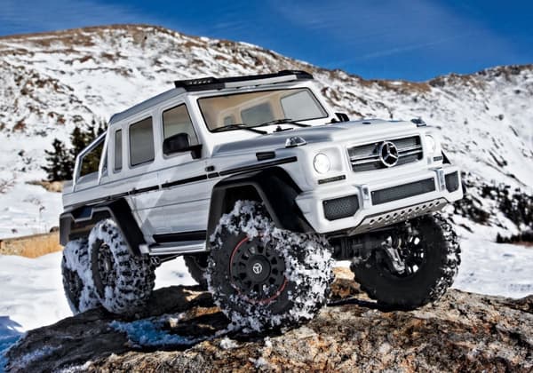 Traxxas TRX-6 Mercedes G63 AMG 6x6 RTR Hvid