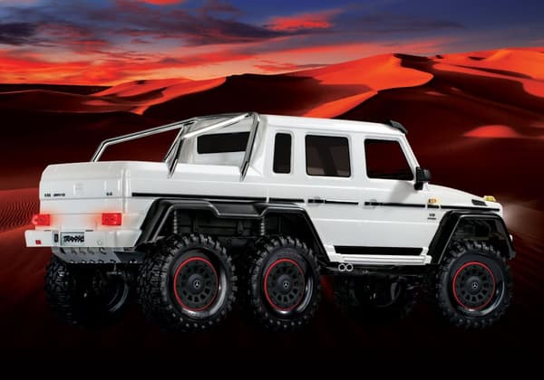 Traxxas TRX-6 Mercedes G63 AMG 6x6 RTR Hvid