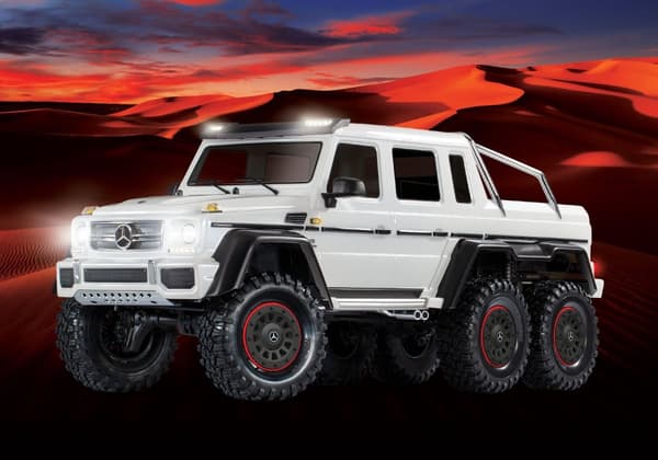 Traxxas TRX-6 Mercedes G63 AMG 6x6 RTR Hvid