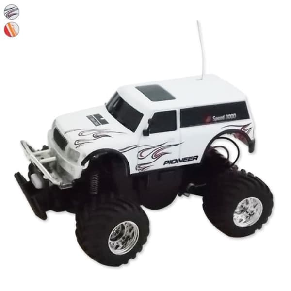 4x4 fjärrstyrd färg RC radiostyrd miniatyr * Bilmått: 75 x 60 x 55 mm * Material: metall och plast * Equen...