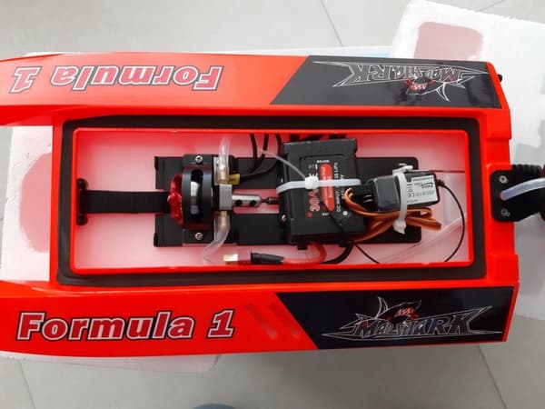 Amewi F1 Mad Shark V2 RC båt för nybörjare RTR 430 mm