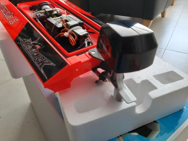 Amewi F1 Mad Shark V2 RC båt för nybörjare RTR 430 mm