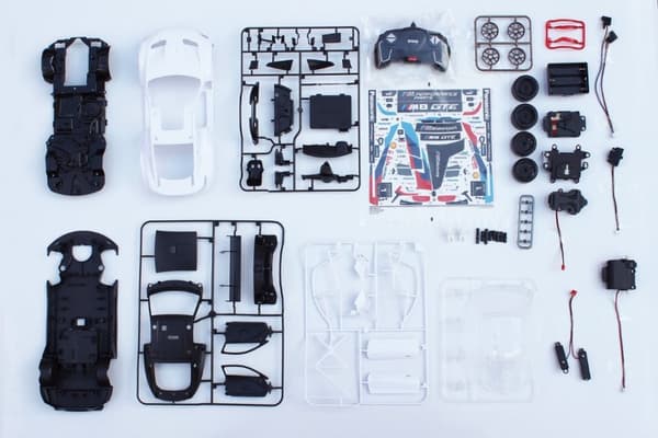 BMW M8 GTE Radiostyrd Bil Byggsats 1:18, 2.4G