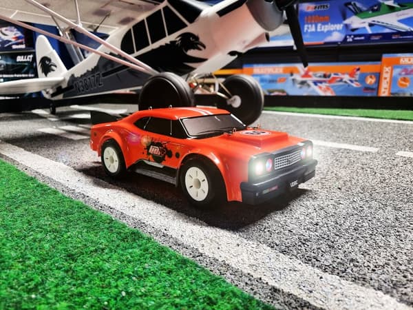 UDI Fluidfire Speed - Gyro 4WD 1:16