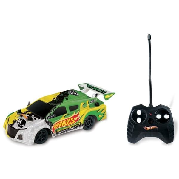 Hot Wheels fjärrstyrd bil - Slumpmässig modell - 1/28:e skala - Alla funktioner - Pojkar från 6 år