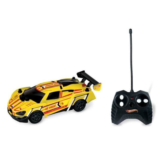 Hot Wheels fjärrstyrd bil - Slumpmässig modell - 1/28:e skala - Alla funktioner - Pojkar från 6 år