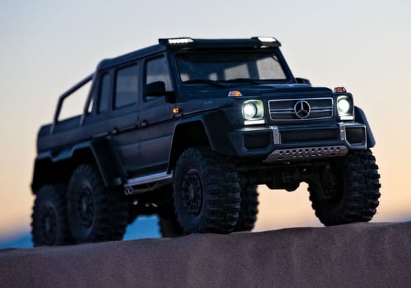 Traxxas TRX-6 Mercedes G63 AMG 6x6 Clipless Sort